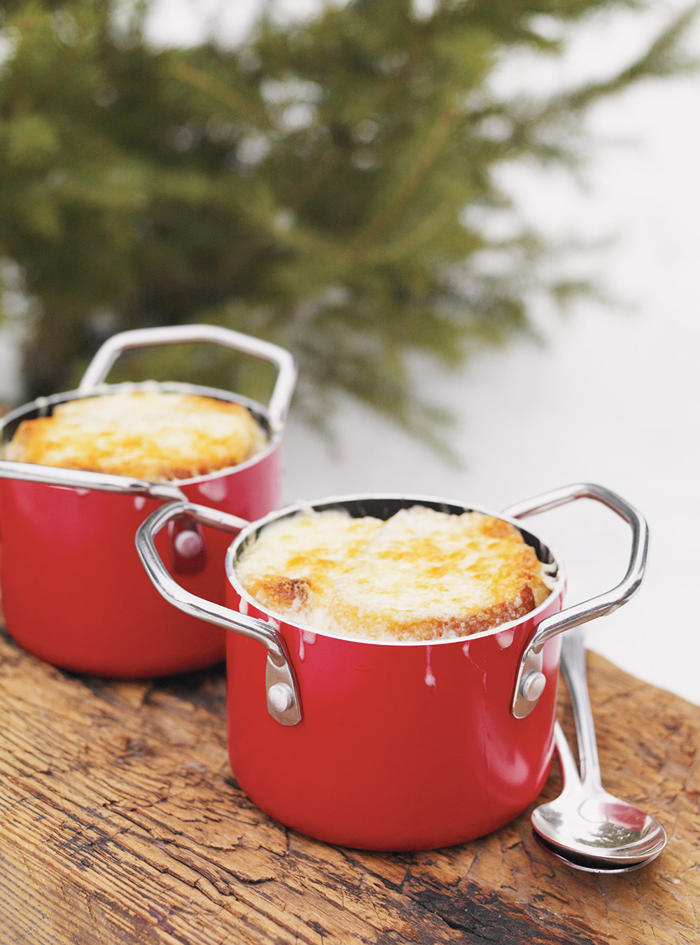 Soupe au chou gratinée (style soupe à l'oignon gratinée)
