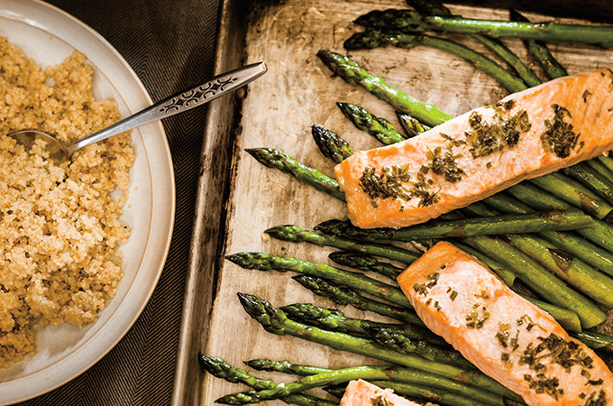 Saumon aux herbes et asperges à la plaque