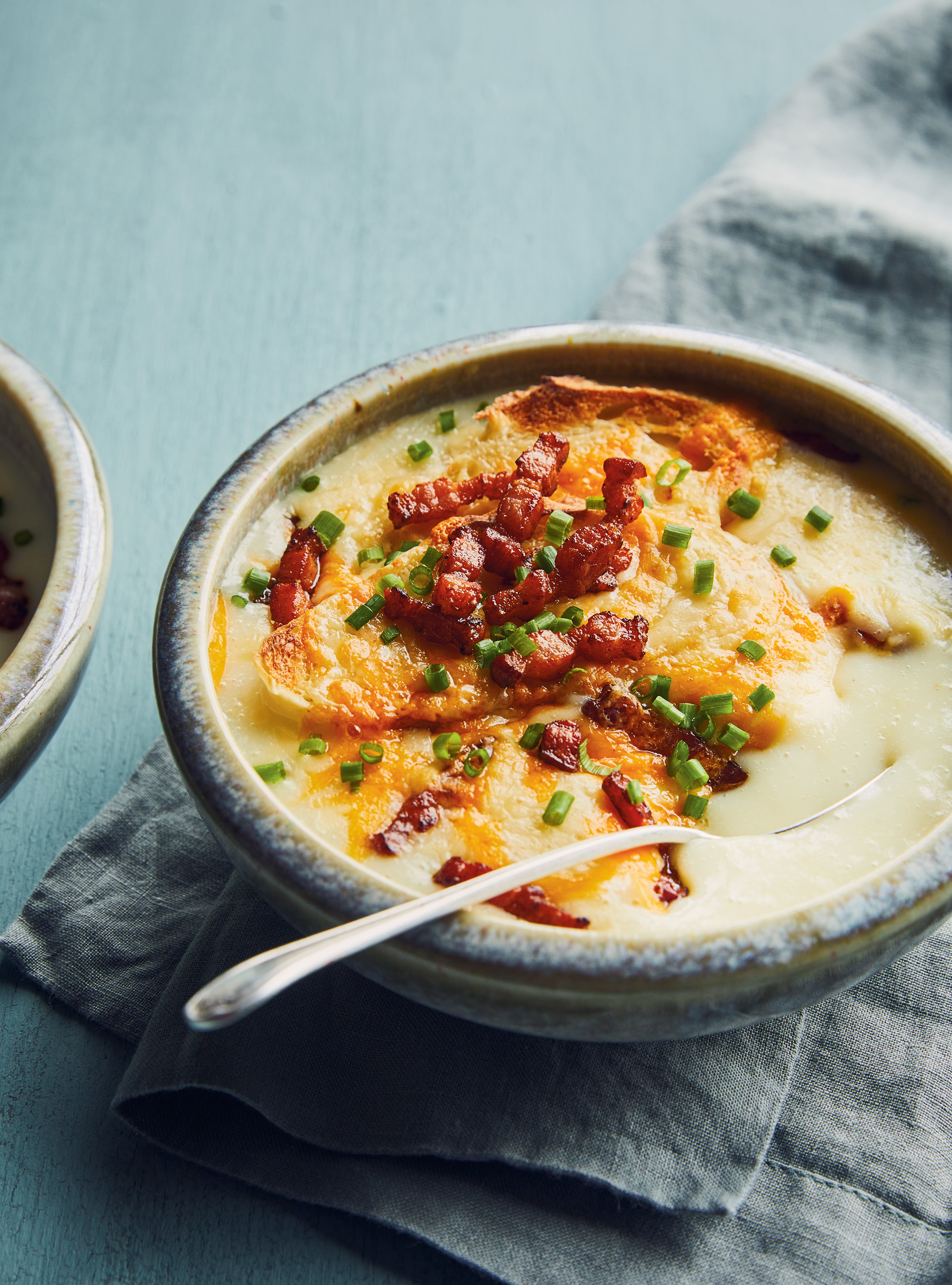 Potage de pommes de terre à l’oignon gratiné
