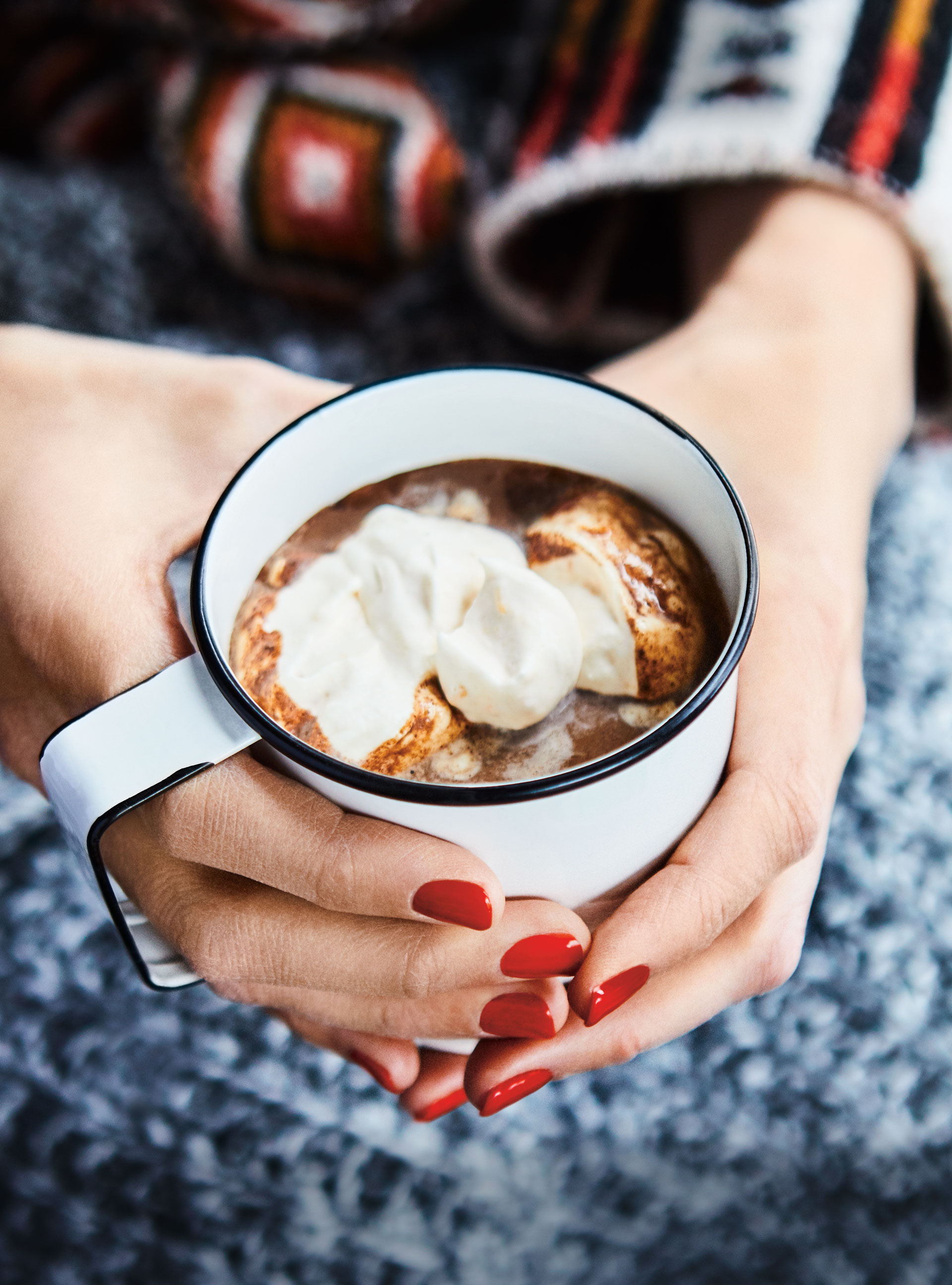 Chocolat chaud, crème fouettée à l'abricot